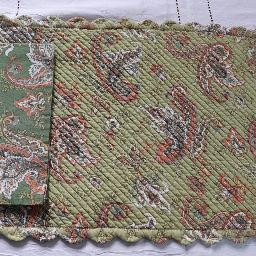 Williams Sonoma Green Paisley Set of 7 Placemats and Napkins - Picture 7 of 12